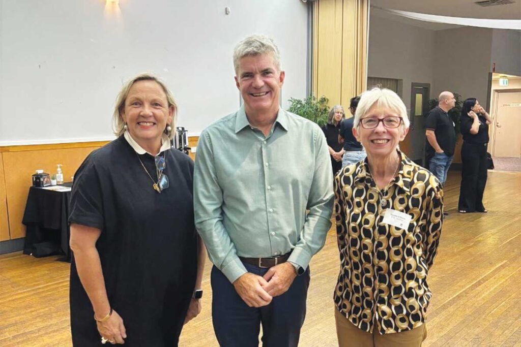 Mayor supports keeping DAMA out west