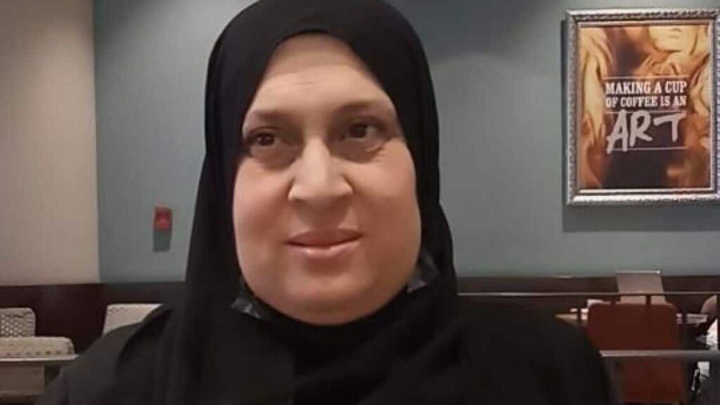 A photo of a woman.