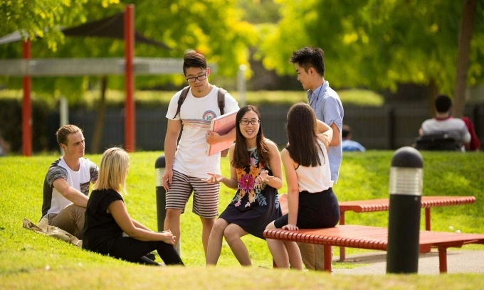 12 Aussie Unis Top Priority for Student Visas